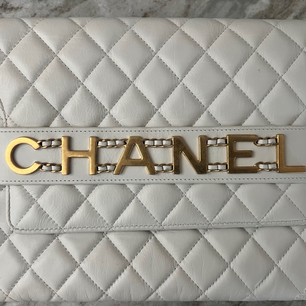 Chanel - Authentic Flap Clutch 2020 (used)